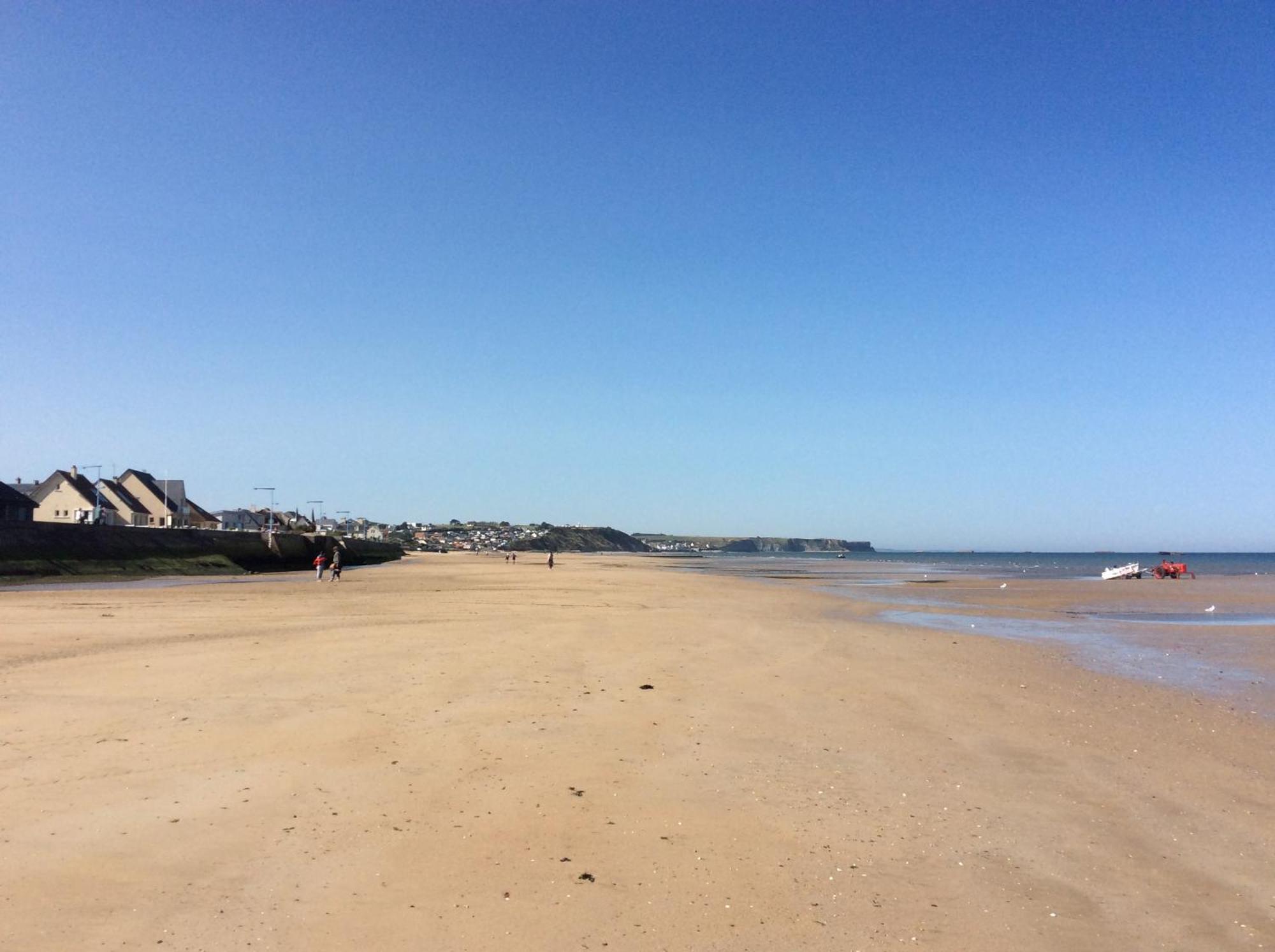 Sweet Omaha Belle Maison Recente Lumineuse Et Cosy Bien Equipee Jardin Clos 15 Mn A Pied Plage Omaha Beach Et Proche De Bayeux & Port En Bessin แซ็งต์-โลร็อง-ซูร์-แมร์ ภายนอก รูปภาพ
